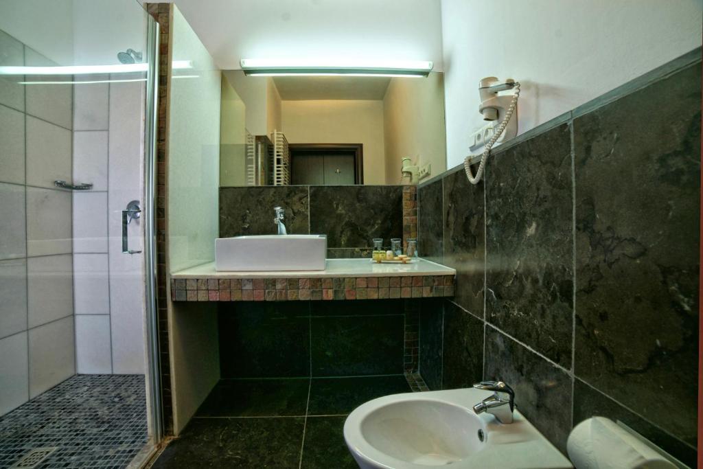 Stary Tartak Hotel Ilawa Phòng bức ảnh